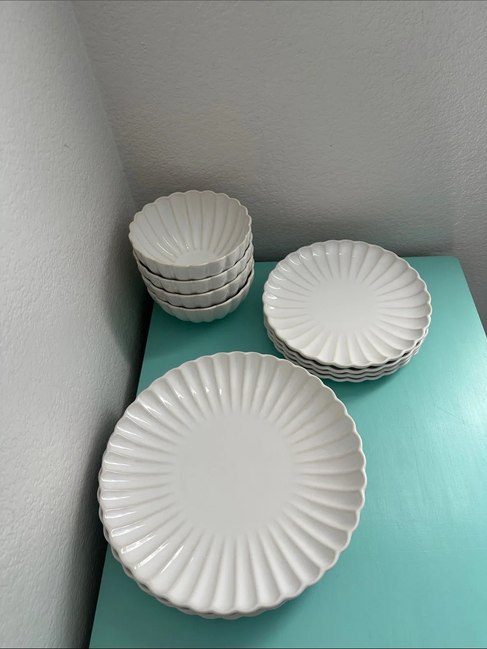The Pioneer Woman Colette 12-Piece Stoneware Dinnerware Set in Cream-brand new